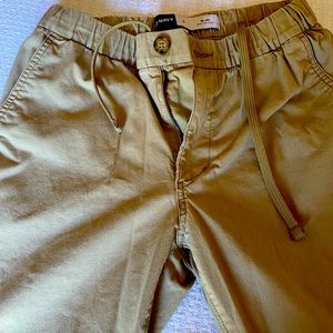 Chino pants for a teen with adjustable waist